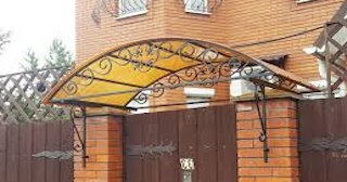 Навесы над калиткой - монтаж в Краснокамске от НавесыКнм | от 1761 рублей
